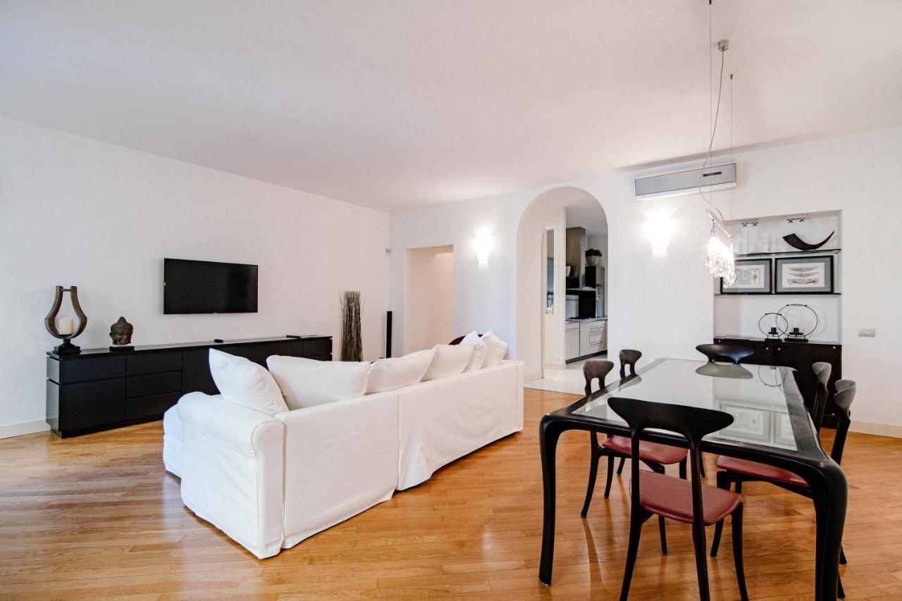 Appartement La Finestra Sul Duomo - The House Of Travelers à Côme Extérieur photo