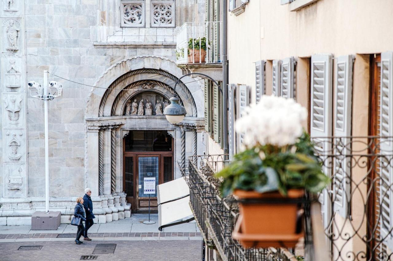 Appartement La Finestra Sul Duomo - The House Of Travelers à Côme Extérieur photo